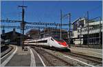 Der SBB ETR 610 N° 06 (UIC 93 85 5 610 306-8 CH SBB) verlässt als EC 39 nach Milano Centrale den Bahnhof von Lausanne.