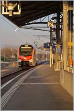 Der SBB RABe 523 106 verlässt Lausanne in Richtung Grandson.