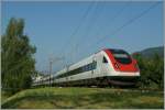 ICN nach Basel hat den Abzweigbahnhof Lengnau verlassen und stiegt nun Richtung Grenchen Nord die Rampe auf. 
22. Juli 2013