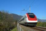ICN zwischen Grenchen Nord und Lengnau auf der Fahrt von Basel nach Lausanne am 20.10. 2007.
