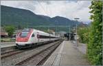 Der SBB RABDe 500 022  Expo.02  ist als IR 51 1622 auf dem Weg von Basel SBB nach Lausanne und konnte in Grenchen Nord fotografiert werden.