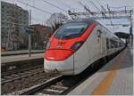 Der SBB Giruno RABe 501 027  Schaffhausen  verlässt nach einem kurzen Halt als EC Zürich - Bologna den Bahnhof von Parma.