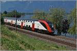 Nur wenige Meter vom Herstellerwerk ist der SBB RABe 502 210 (UIC 94 85 0502 210-3 CH-SBB) kurz nach Villeneuve auf dem Weg nach Lausanne. Auf der Simplon-Strecke verkehren bisher noch keinen Twindexx-Züge, somit kommt man bei Fahrten vom oder zum Herstellerwerk in den Genuss die Züge in dieser schönen Landschaft fotografieren zu können. 

30. Juni 2025