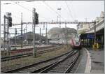 Die SBB RABe 502  Twindexx  dominieren zunehmend den Verkehr, wie dieses Bild von Lausanne zeigt: Links ein SBB Twindexx als IR 15 von Luzern nach Genève Aéroport und rechts als IC 1 nach