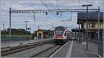Wundersch�n wurde der Bahnhof von Roche VD restauriert; im Bild ein SBB RABe 511 als RE 33 auf dem Weg in Richtung St-Maurice. 

2. Sept. 2026