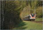 Der SBB RABe 522 207 ist als RE 18122 bei Boveresse auf dem Weg von Neuchâtel nach Frasne.