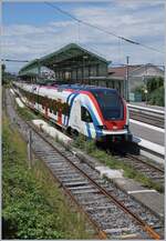 Eher selten: Ein SBB LEX RABe 522 221 und ein weiterer stehen als Léman Express in Evian les Bain.