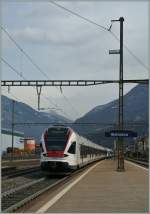 Ein langer doppel-Flirt aus zwei TILO RABe 524 verlässt Giubiasco in Richtung Bellinzona.

20.03.2013