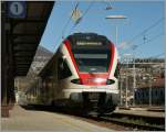 Ein SBB/TILO Flirt aus Malpensa auf dem Weg nach Cadenazzo wird hier in Luino (Grenzbahnhof)vom ETR 150 zum RABe 524. 
19. März 2013