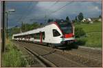 Der SBB Flirt 524 010-6 im Regionalverkehr La Plaine - Genève beim Halt in Russin. 
Die Strecke Genève - La Plaine -(Lyon) ist mit 1500 Gleichstrom (SNCF) elektrifiziert.  

21. Juni 2010