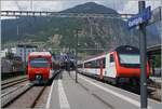 Aus Le Ch�ble erreicht der TMR Region Alpes RABe 525 038 sein Ziel Martigny, w�hrend auf dem Gleis 1 ein IR 90/95 von Brig nach Gen�e A�roport einf�hrt.
Mit der Ablieferung der neune EVO Flirt werden die TMR NINA RABe 525 wohl bereits in naher Zukunft ersetzt werden.
11. Juli 2026