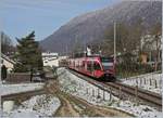 Der Regionalzug 7116 von Biel/Bienne nach La Chaux-de-Fonds (Spitze) und Moutier (Schluss), bestehend aus zwei roten (ex RM) GTW RABe 2/8 beim der Ankunft in La Heutte.