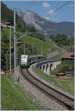 Der BLS RABe 535 106  Lötschberger  ist bei Garstatt in Richtung Bern unterwegs.