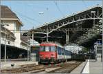 Ein (Spitzenzeiten) Zusatzzug nach St-Maurice wird in Lausanne bereitgestellt. RBe 540 012-3 mit dem RE 2737 am 2. August 2011.