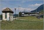 Ein MOB Regionalzug mit zwei  Alpina  Triebwagen ist kurz nach der Haltestelle Châtelard VD auf der Fahrt nach Zweisimmen.