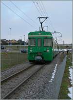 BAM/250314/ein-bam-regionalzug-verlaesst-den-haltepunkt Ein BAM Regionalzug verlsst den Haltepunkt La Gottaz. 
21. Feb. 2013