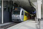 Zweckmässig aber nicht besonders hübsch zeigt sich der Bahnhof von Grütschalp. Ab hier bleibt ohnehin lange, es sei denn er geniesse die Aussicht im Restaurant auf dem Dach des Bahnhof. 
Grütschalp - hier wird umgestiegen, massenweisse: mit der Seilbahn kommen die Reisenden vom Tal hoch, die Bahn bring sie dann weiter nach Mürren. Oder umgekehrt. Zudem kann man von hier auch sehr gut wandern, z.B. der Bahn entlang nach Mürren...

Im Bild der neue BLM Be 4/6 102  Mönch  der in Kürze nach Mürren zurück fahren wird. Tagsüber verkehren Seilbahn und Züge im Viertelstundentakt.

8. Aug. 2024