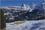 Was für ein Panorama: Eiger Mönchen und  Jungfrau ! Der BLM Be 4/6 103 Jungfrau ist als R66 auf der Fahrt von Mürren nach Grütschalp.