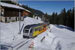 Der BLM Be 4/6 101  Mönch  erreicht als Regionalzug R 66 von (Lauterbrunnen)/ Grütschalp nach Mürren den Bahnhof von Winteregg.