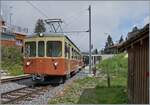 Der BLM Be 4/4 31  LISI  verlässt den Bahnhof Winteregg in Richtung Mürren. Dies ist eines meiner letzten Bilder des Be 4/4 31, da im September 2024 die Stromspannung erhöht wurde, was zur Folge hatte, dass nur noch die neuen Be 4/6 101 - 103 auf dieser Strecke verkehren können und ich entgegen meiner Absicht es bis dahin nicht nochmals zur BLM schaffte.

8. Aug. 2024