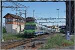 Der BLS Regionalzug Lyss - Bern (via Kerzers) verlässt Kerzers. 

6. Juni 2021