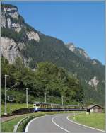Der BOB Regionalzug 247 hat Zweilütschinen verlassen und fährt Richtung Grindelwald.