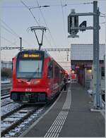 Der neue CJ ABe 4/12 672  Trotteuse  ist als R 36 von Glovelier nach La Chaux de Fonds unterwegs und wartet in Saignelégier (planmässig) ein paar Minuten auf die Weiterfahrt. Gerede ideal, für eine par Bilder...

13. Jan. 2025