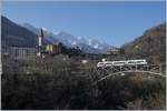 Ein FART Centovalli-Express auf der Isorno Brücke bei Intragna. 
16. März 2017