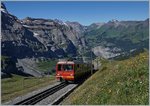 jb-jungfraubahn/512081/die-beiden-jb-bhe-48-erreichen Die beiden JB Bhe 4/8 erreichen in Kürze die Station Eigergletscher. 
8. August 2016