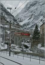 Die Schöllenenbahn (MGB) erreicht Göschenen. 
24. Jan. 2014 
