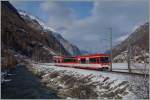 MGB/479347/ein-zermatt-shuttle-auf-dem-weg-ins Ein 'Zermatt-Shuttle' auf dem Weg ins Autofreie Zermatt kurz nach Täsch.
28. Jan. 2015