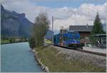 Der ehemalige CEV MVR Be 2/6 7004  Montreux  zeigt sich bei der MIB als Be 2/6 13 und dies in einem sehr gefälligen blauen Farbkleid. Im Bild ist der MIB Be 2/6 13 bei der Ankunft bei der Haltestelle Aareschlucht West zu sehen.

22. September 2020