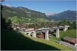 Die MOB GDe 4/4 6006  Aigle les Mureilles  fährt mit ihrem GoldenPass Panoramic auf dem Weg nach Montreux über den 109 Meter langen Grubenbach Viadukt bei Gstaad. 

2. Juni 2020