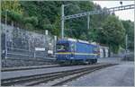 Die MOB Gem 2/2 2504 rangiert in Chamby.