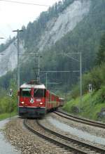 Die RhB Ge 4/4 II 626 erreicht mit ihrem RB Versam Safien. 
13.09.2009