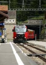 Die RhB Ge 4/4 III hat mit ihrem RE den Albulatunnel verlasen und fhrt in Preda ein. 
19.09.2009