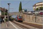 Die von SBB Cargo angemietete 193 052 f�hrt mit einem G�terzug durch den Bahnhof von Rivaz. 

12. August 2026