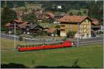 Ein SPB Zug kurz nach der Abfahrt in Wilderswil.