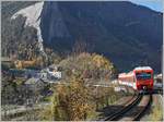 Der TMR Region Alps RABe 525 038 ist von Martigny nach Le Châble unterwegs und verlässt kurz nach Sembrancher die Brücke über die Dranse. 

6. November 2020