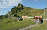 Ein BVB Regionalzug nach Villars hat soeben die Gipfelstation Col-de-Bretaye verlassen.