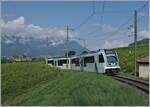 Der TPC ASD ABe 4/8 743 in der sehr gelungen  Glacier 3000  Werbung ist als R71 432 auf der Fahrt von Aigle nach Les Diablerets. Der Zug ist in den Weibergen oberhalb von Aigle unterwegs, im Hintergrund ist das Schloss von Aigle zu erkennen.

3. Aug. 2024