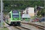 Bei der ASD sind die neue ABe 4/8 schon seit ein paar Wochen in Betriebe, während sie bien der transN und CJ erst noch auf Testfahrt sind. 
Im Bild der TPC ASD ABe 4/8 471 auf der Fahrt von Les Diablerets nach Aigle bei der Einfahrt in Le Sépey. 

27. Juli 2024