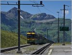 Ein neuer WAB Zug erreicht die Wenger Alp.