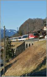 Die  zb  (Zentralbahn) De 110 022-1 mit eine Goldpass Express nach Luzern bei Niederried. 
09.02.2011