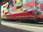 Im Salzburger Hauptbahnhof erwischten wir am 8. August 2009 die
slowenische 541 108-1. Vorgespannt war ein Taurus der Salzburger
Lokalbahn.