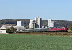 V200 033 und V200 116 mit Sonderzug nach W�rzburg am 02.10.11 bei Karlstadt